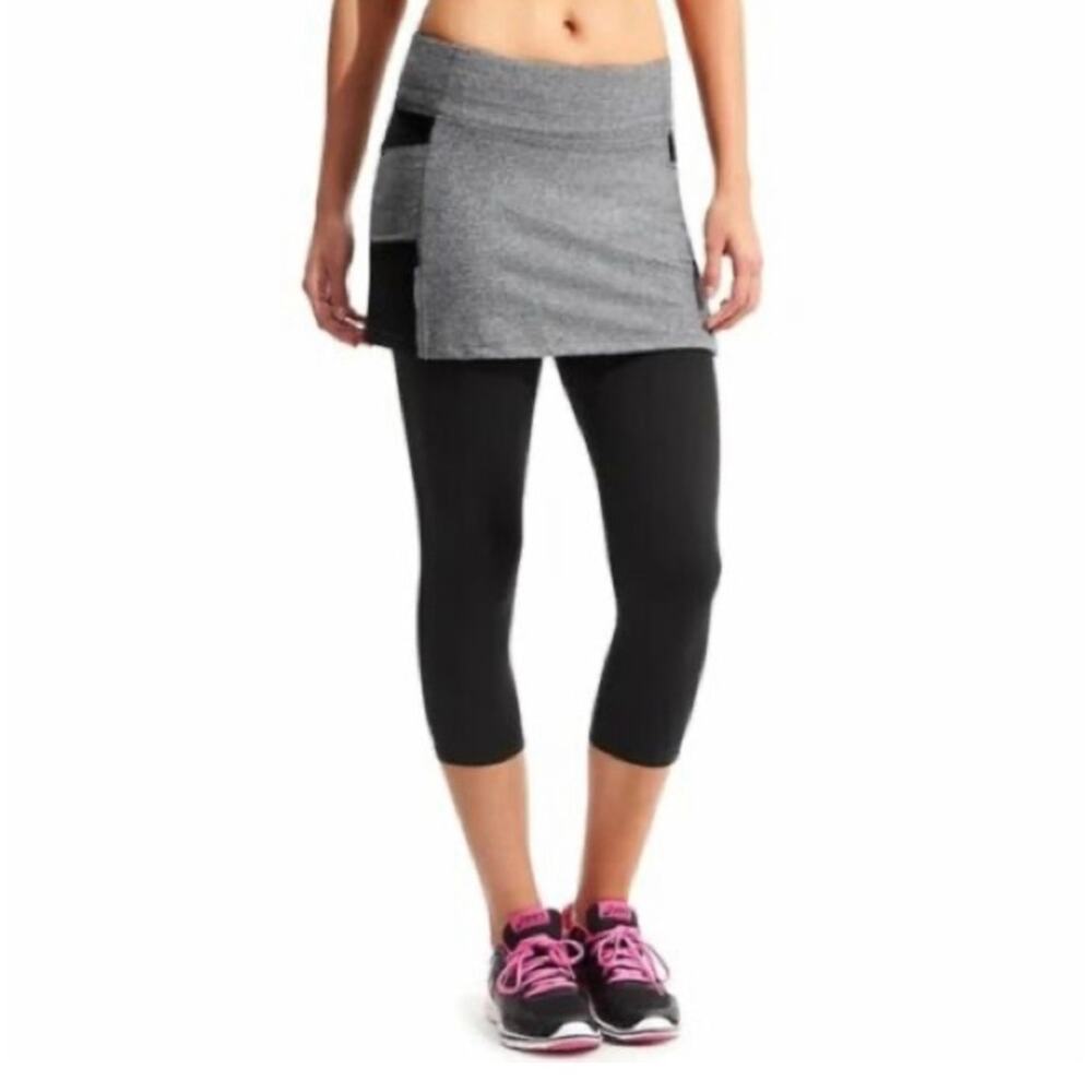 Athleta Womens Be Free 2 in 1 Capri skirt plus leggings Size S